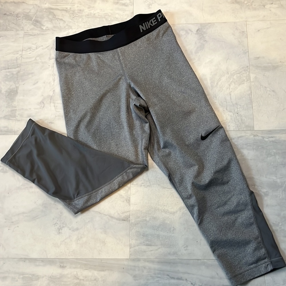 Nike Pro Dri-Fit Capri Legging NWOT Gray/black Size M